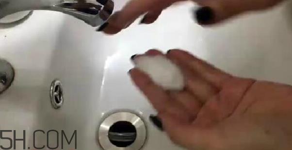 elta md洗面奶真假怎么辨别_对比图