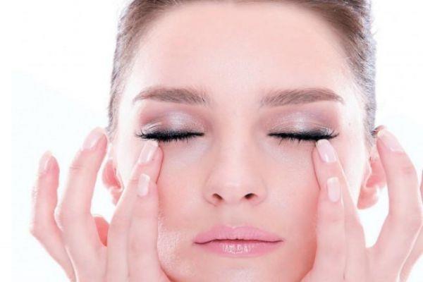 怎样去眼袋和黑眼圈 祛黑眼圈和眼袋的方法 怎样去眼袋和黑眼圈 祛黑眼圈和眼袋的方法