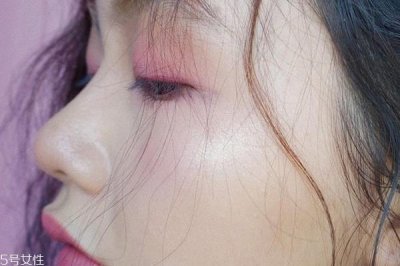 ​液体眼影适合什么人 液体眼影哪个牌子好用