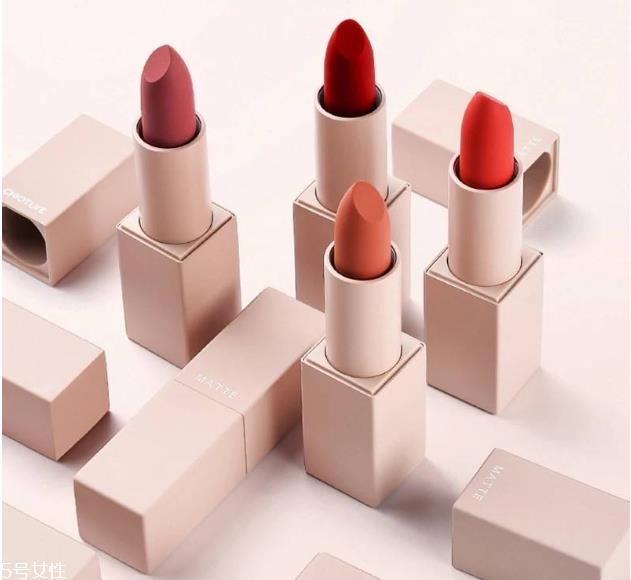 皮肤偏黄偏黑适合什么颜色口红 皮肤偏黄偏黑口红颜色 皮肤偏黄偏黑适合什么颜色口红 皮肤偏黄偏黑口红颜色