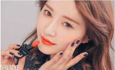 皮肤偏黄偏黑适合什么颜色口红 皮肤偏黄偏黑口红颜色 皮肤偏黄偏黑适合什么颜色口红 皮肤偏黄偏黑口红颜色