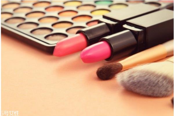 皮肤偏黄偏黑适合什么颜色口红 皮肤偏黄偏黑口红颜色 皮肤偏黄偏黑适合什么颜色口红 皮肤偏黄偏黑口红颜色