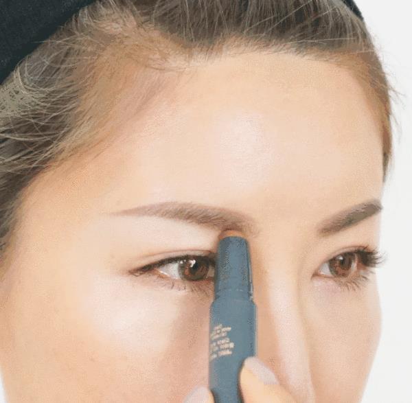 爱丽小屋双头修容棒色号 爱丽小屋双头修容棒试色图 爱丽小屋双头修容棒色号 爱丽小屋双头修容棒试色图