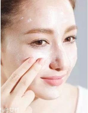 怎么卸妆才能卸干净又不伤皮肤 让你真正拥有干净肌肤 怎么卸妆才能卸干净又不伤皮肤 让你真正拥有干净肌肤