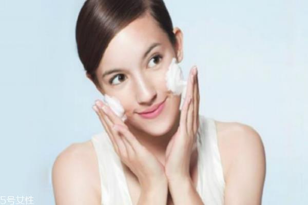 怎么卸妆才能卸干净又不伤皮肤 让你真正拥有干净肌肤 怎么卸妆才能卸干净又不伤皮肤 让你真正拥有干净肌肤