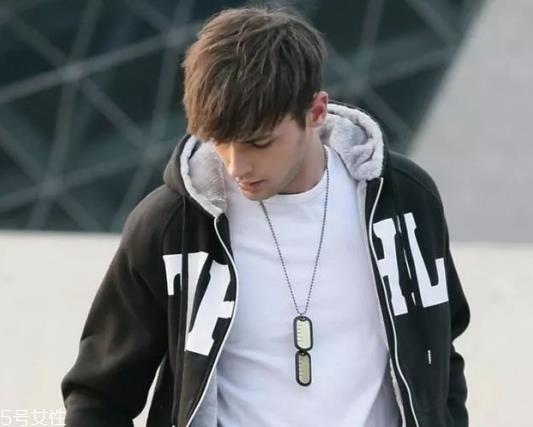 男生剪什么发型好看 男生懒人发型推荐 男生剪什么发型好看 男生懒人发型推荐