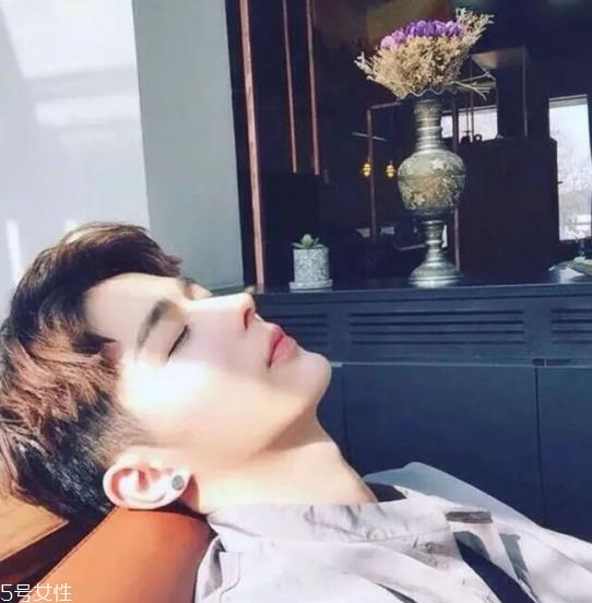 男生剪什么发型好看 男生懒人发型推荐 男生剪什么发型好看 男生懒人发型推荐