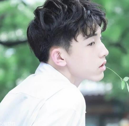 男生剪什么发型好看 男生懒人发型推荐 男生剪什么发型好看 男生懒人发型推荐