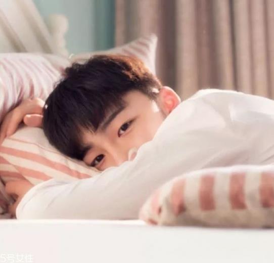 男生剪什么发型好看 男生懒人发型推荐 男生剪什么发型好看 男生懒人发型推荐