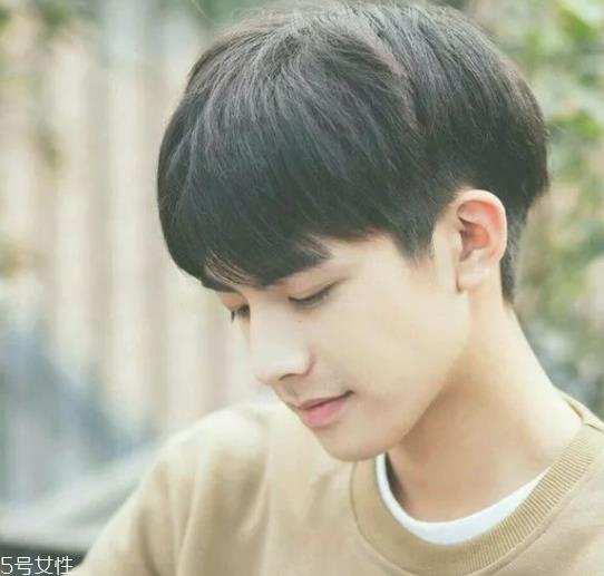 男生剪什么发型好看 男生懒人发型推荐 男生剪什么发型好看 男生懒人发型推荐