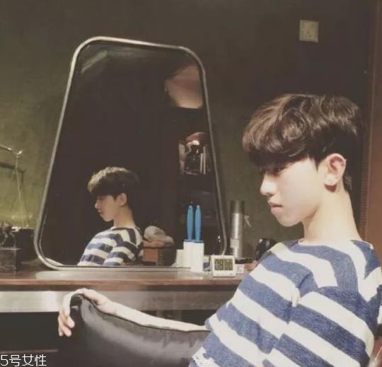 男生剪什么发型好看 男生懒人发型推荐 男生剪什么发型好看 男生懒人发型推荐