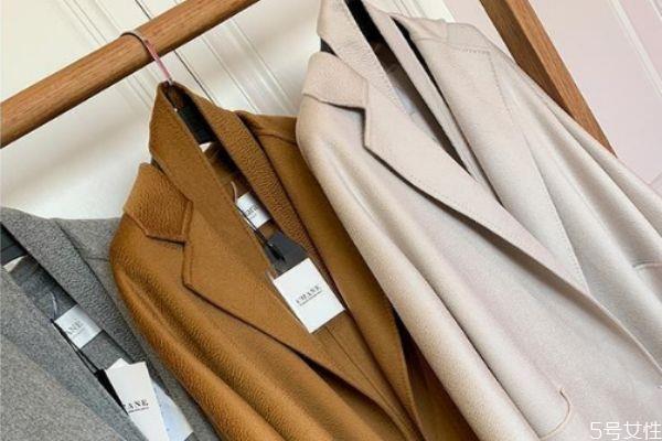 羊毛和绵羊毛的大衣哪个好 绵羊毛和羊毛大衣的区别 羊毛和绵羊毛的大衣哪个好 绵羊毛和羊毛大衣的区别