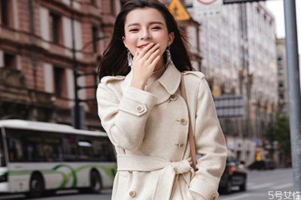 羊毛和绵羊毛的大衣哪个好 绵羊毛和羊毛大衣的区别 羊毛和绵羊毛的大衣哪个好 绵羊毛和羊毛大衣的区别