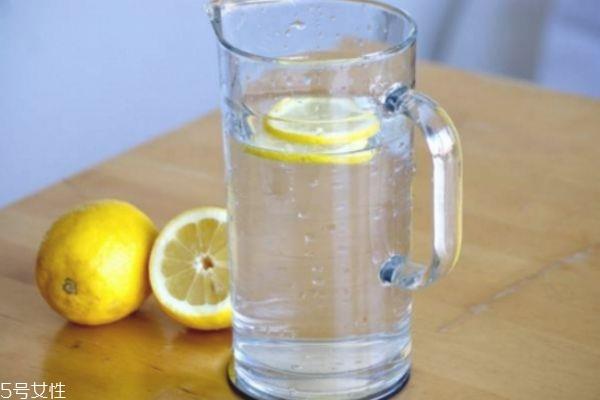 冬季肌肤缺水吃什么好 皮肤缺水吃什么补水 冬季肌肤缺水吃什么好 皮肤缺水吃什么补水