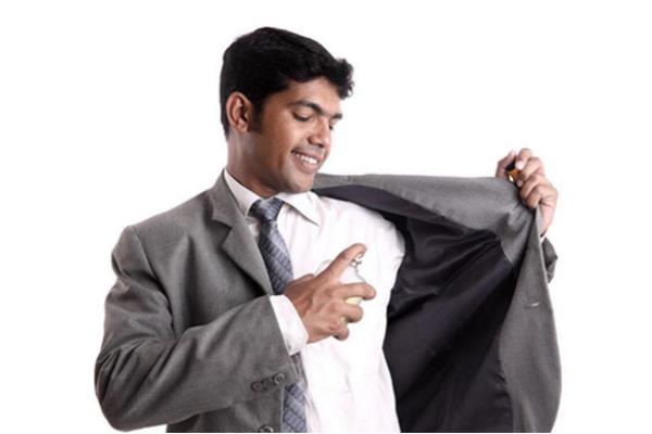 男生香水喷在哪里最好 几款经典男士香水让你魅力十足 男生香水喷在哪里最好 几款经典男士香水让你魅力十足