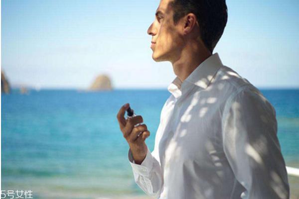 男生香水喷在哪里最好 几款经典男士香水让你魅力十足 男生香水喷在哪里最好 几款经典男士香水让你魅力十足