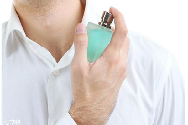 男生香水喷在哪里最好 几款经典男士香水让你魅力十足 男生香水喷在哪里最好 几款经典男士香水让你魅力十足