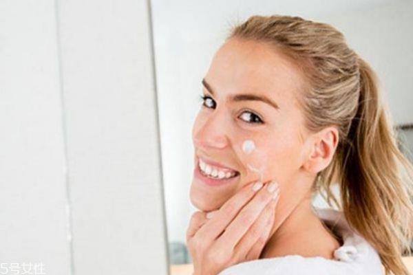 干皮为什么还长痘 干皮长痘痘的原因