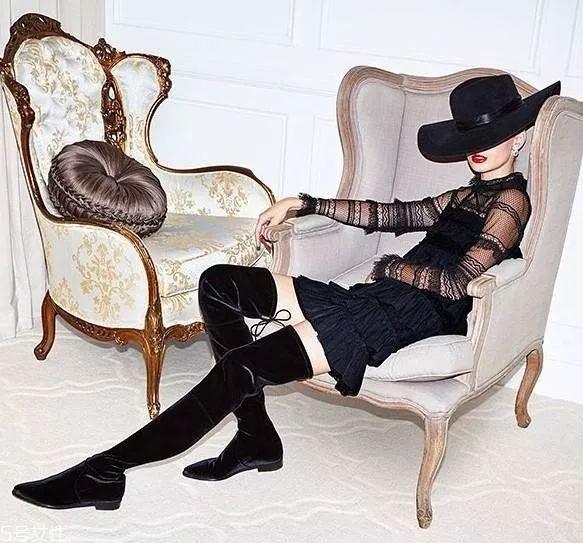 长靴配什么衣服好看 冬天女生长靴怎么搭配衣服