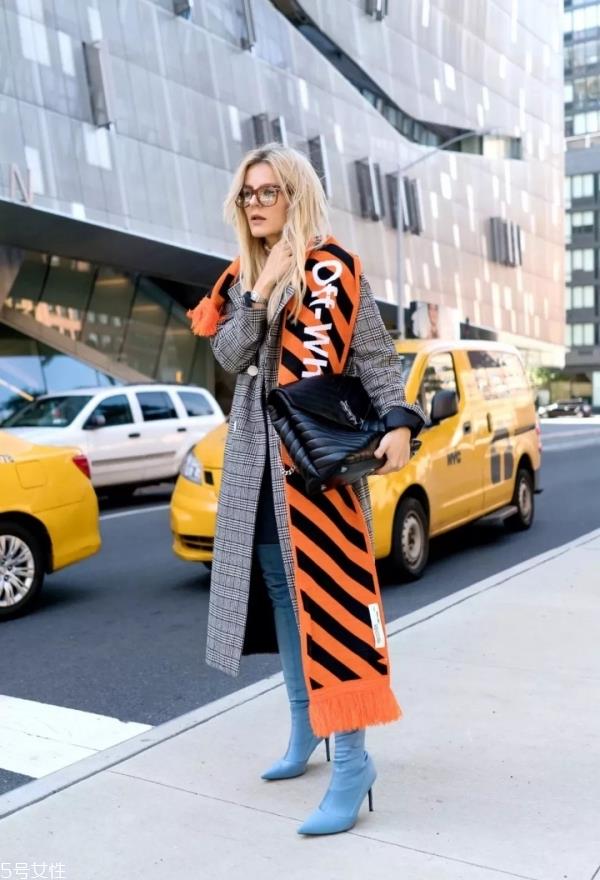 长靴配什么衣服好看 冬天女生长靴怎么搭配衣服