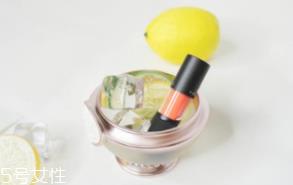 斩男色口红适合的肤色 3款必备斩男蜜桃唇