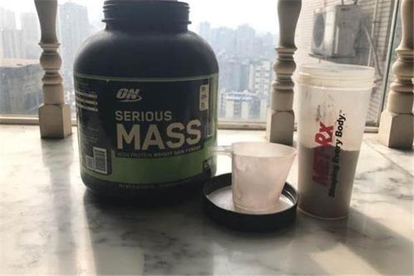 增肌粉喝了不锻炼会怎么样 增肌粉喝完肚子胀正常吗 增肌粉喝了不锻炼会怎么样 增肌粉喝完肚子胀正常吗