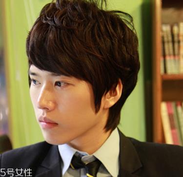 男生夏天适合染什么颜色的头发 男士染发颜色大全 男生夏天适合染什么颜色的头发 男士染发颜色大全