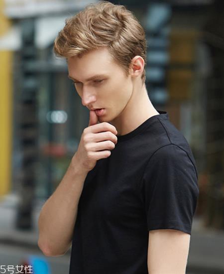 男生夏天适合染什么颜色的头发 男士染发颜色大全 男生夏天适合染什么颜色的头发 男士染发颜色大全