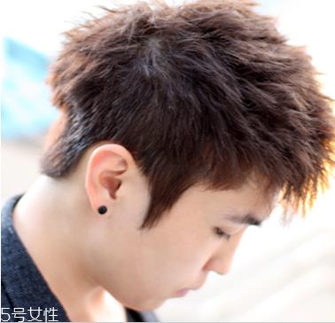 男生夏天适合染什么颜色的头发 男士染发颜色大全 男生夏天适合染什么颜色的头发 男士染发颜色大全