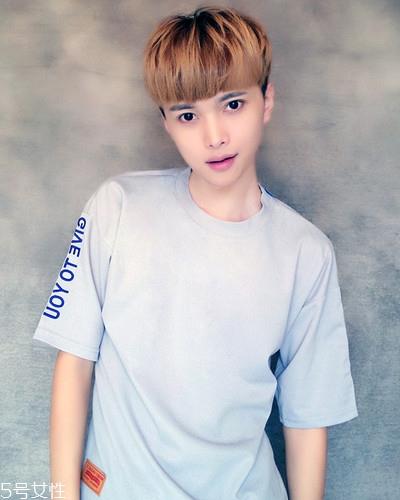 男生夏天适合染什么颜色的头发 男士染发颜色大全 男生夏天适合染什么颜色的头发 男士染发颜色大全