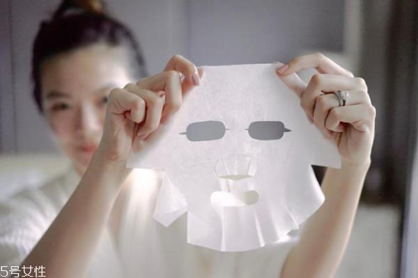 秋季怎样挑面膜 4步轻松应对肌肤狂躁 秋季怎样挑面膜 4步轻松应对肌肤狂躁