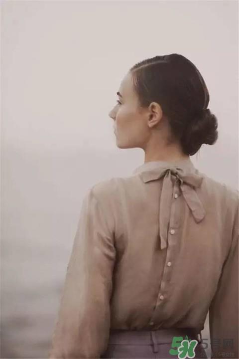 衬衫反着穿好看吗 衬衫反穿图片 衬衫反着穿好看吗 衬衫反穿图片