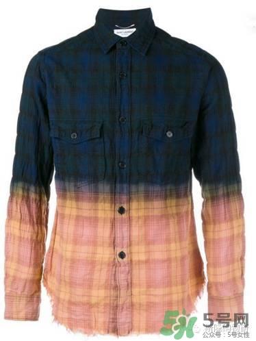 衬衫反着穿好看吗 衬衫反穿图片 衬衫反着穿好看吗 衬衫反穿图片