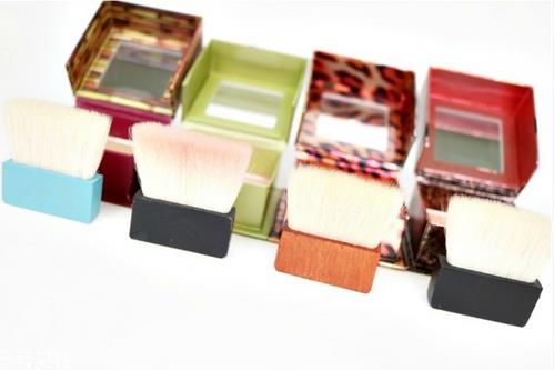 贝玲妃benefit腮红全试色 贝玲妃腮红盘真假辨别图 贝玲妃benefit腮红全试色 贝玲妃腮红盘真假辨别图