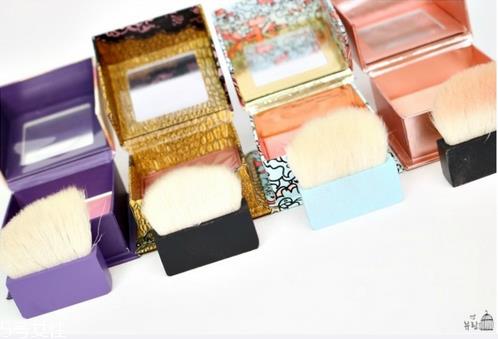 贝玲妃benefit腮红全试色 贝玲妃腮红盘真假辨别图 贝玲妃benefit腮红全试色 贝玲妃腮红盘真假辨别图