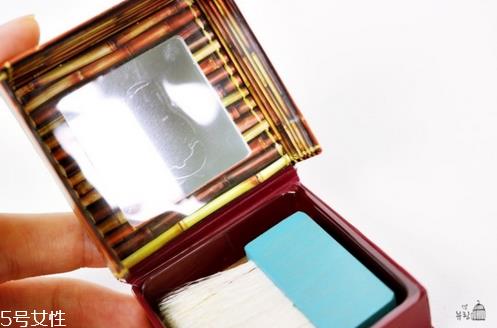 贝玲妃benefit腮红全试色 贝玲妃腮红盘真假辨别图 贝玲妃benefit腮红全试色 贝玲妃腮红盘真假辨别图