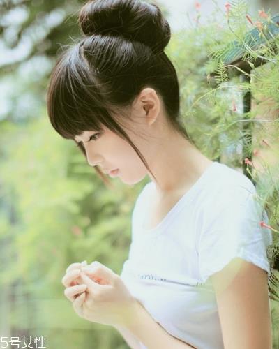 半丸子头适合长发吗 披肩发丸子头扎法图解