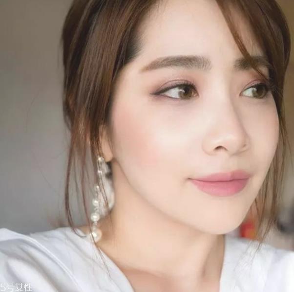 日常妆容的基本步骤 初学者必备日常妆容 日常妆容的基本步骤 初学者必备日常妆容