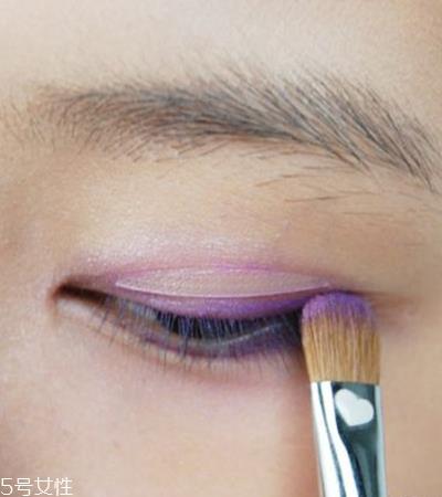 伴娘妆容的画法教程图解 持久不脱妆