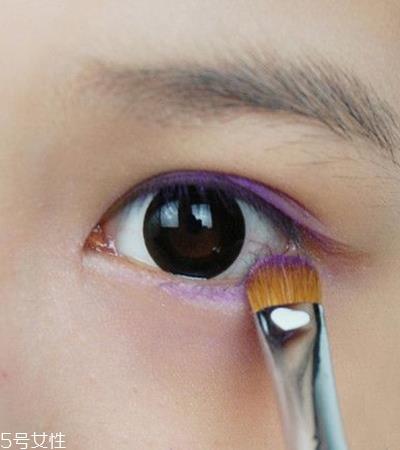 伴娘妆容的画法教程图解 持久不脱妆