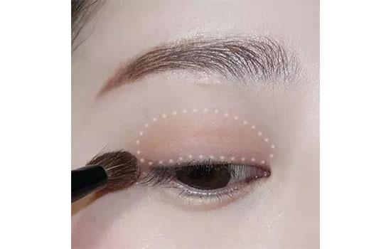 春天妆容怎么画 春季日常眼妆教程 春天妆容怎么画 春季日常眼妆教程