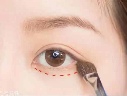 春天妆容怎么画 春季日常眼妆教程 春天妆容怎么画 春季日常眼妆教程