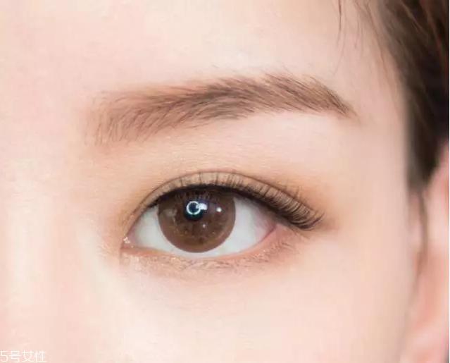 春天妆容怎么画 春季日常眼妆教程 春天妆容怎么画 春季日常眼妆教程