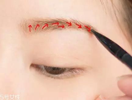 春天妆容怎么画 春季日常眼妆教程 春天妆容怎么画 春季日常眼妆教程