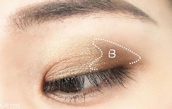 春天妆容怎么画 春季日常眼妆教程 春天妆容怎么画 春季日常眼妆教程