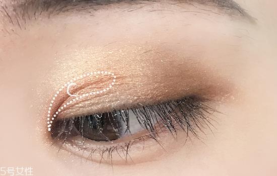 春天妆容怎么画 春季日常眼妆教程 春天妆容怎么画 春季日常眼妆教程