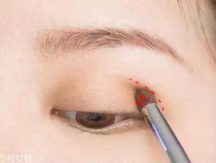 春天妆容怎么画 春季日常眼妆教程 春天妆容怎么画 春季日常眼妆教程