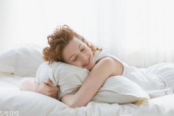 天生皮肤黑怎么全身变白 天生黑皮肤如何变白的方法