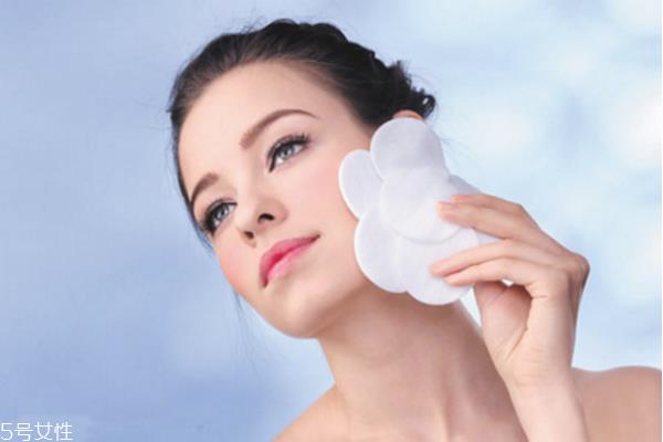 天生皮肤黑怎么全身变白 天生黑皮肤如何变白的方法