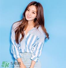 棕色头发图片女生_棕色中长发卷发发型图片